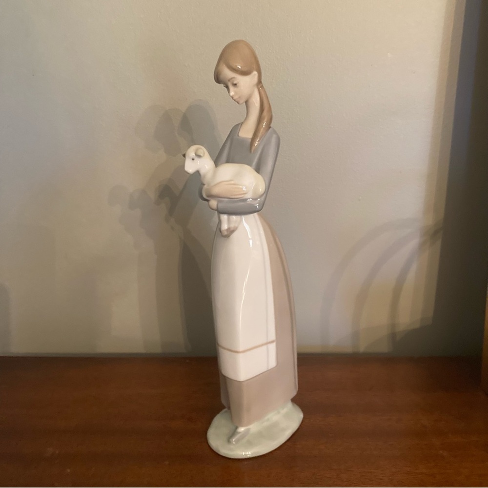 Lladro Girl With Lamb figurine